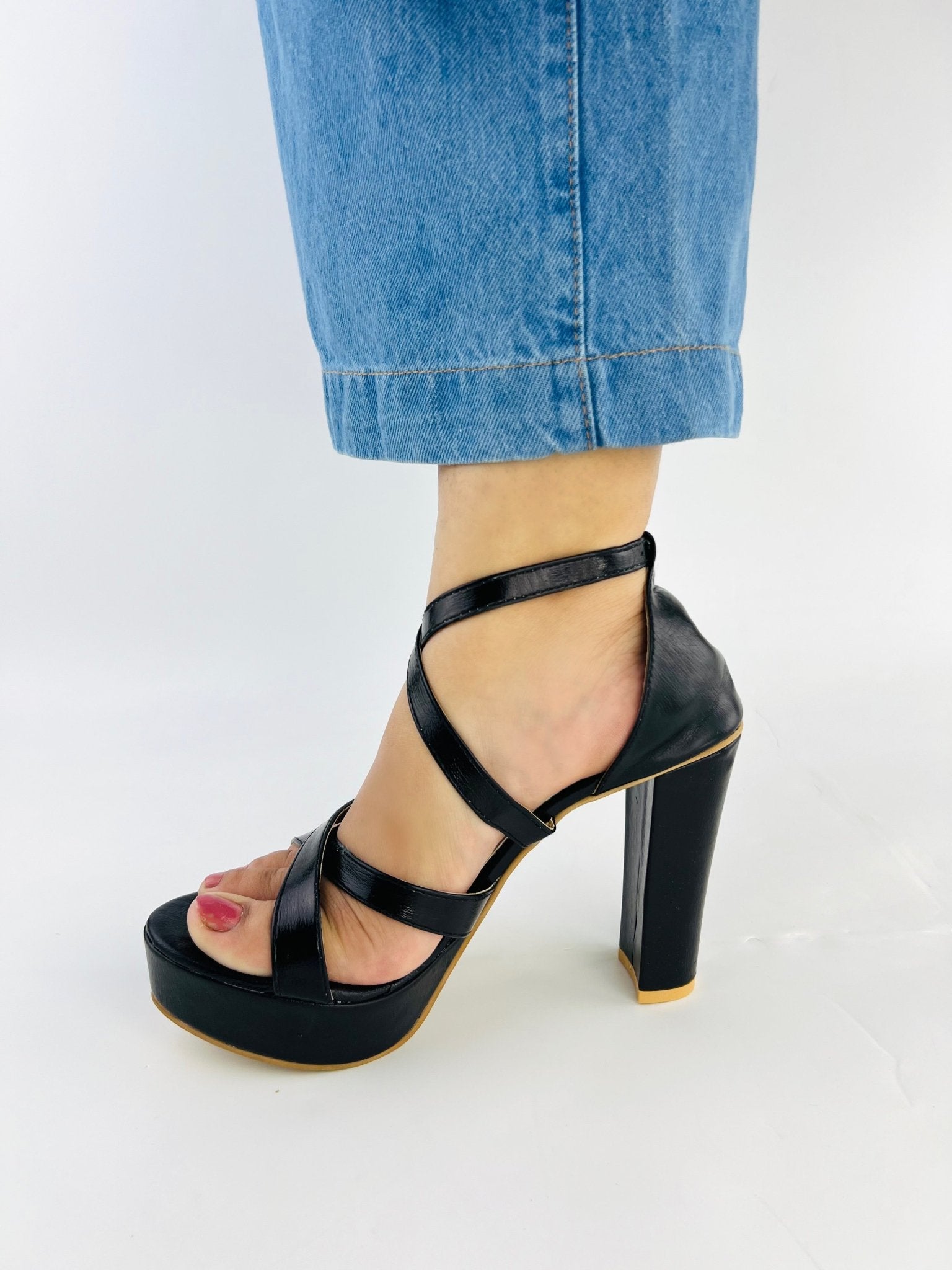 Strappy Black (11057) - Spunkz