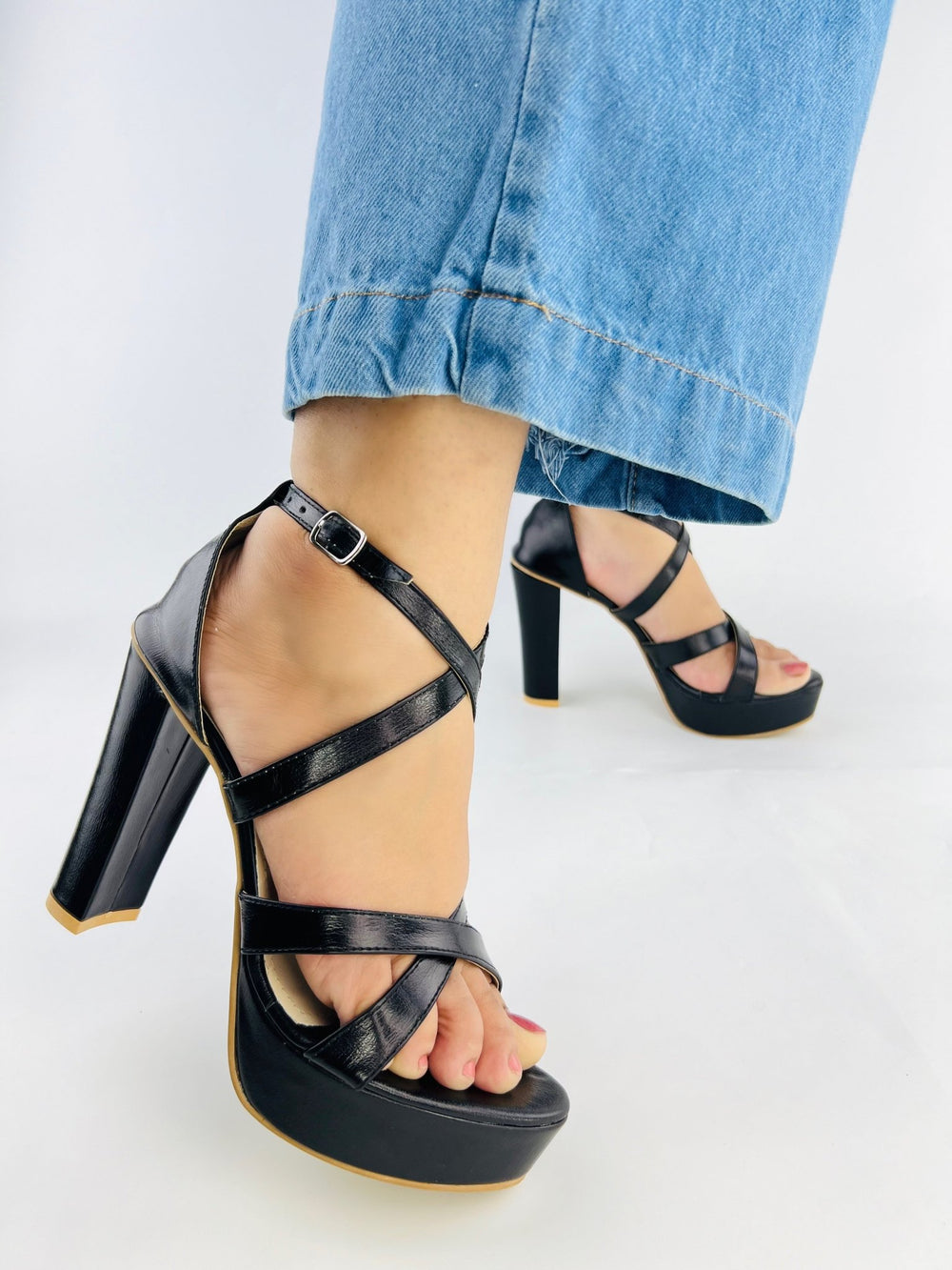 Strappy Black (11057) - Spunkz