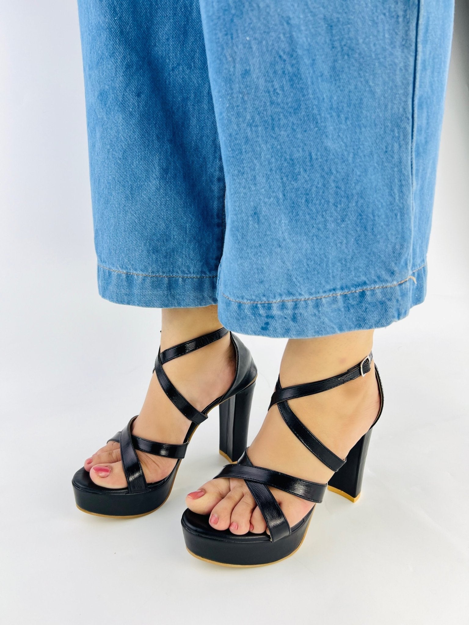 Strappy Black (11057) - Spunkz