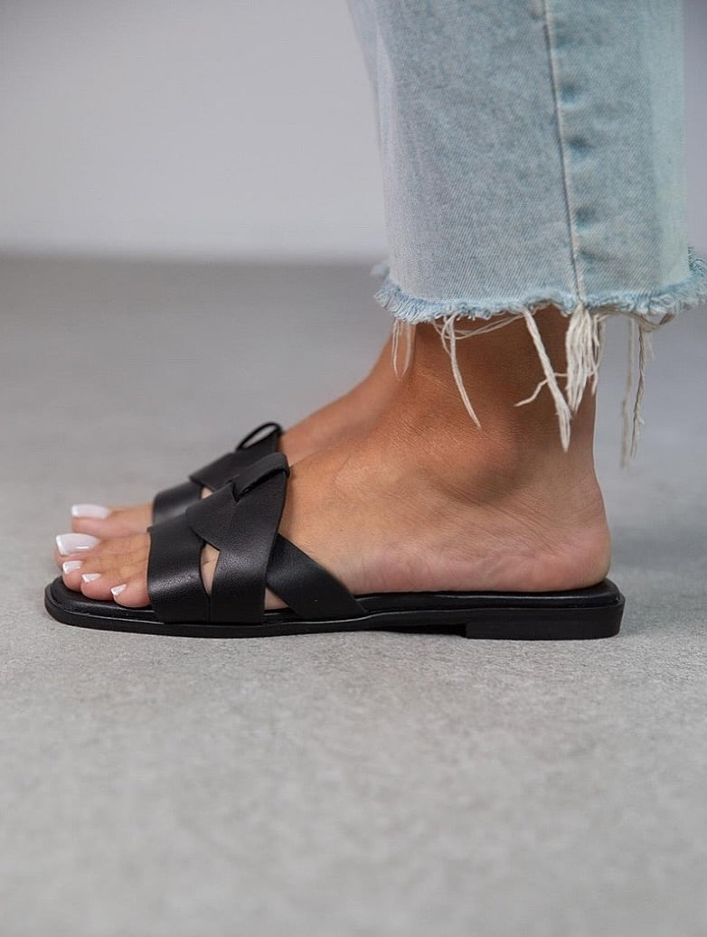 Criss cross Slippers