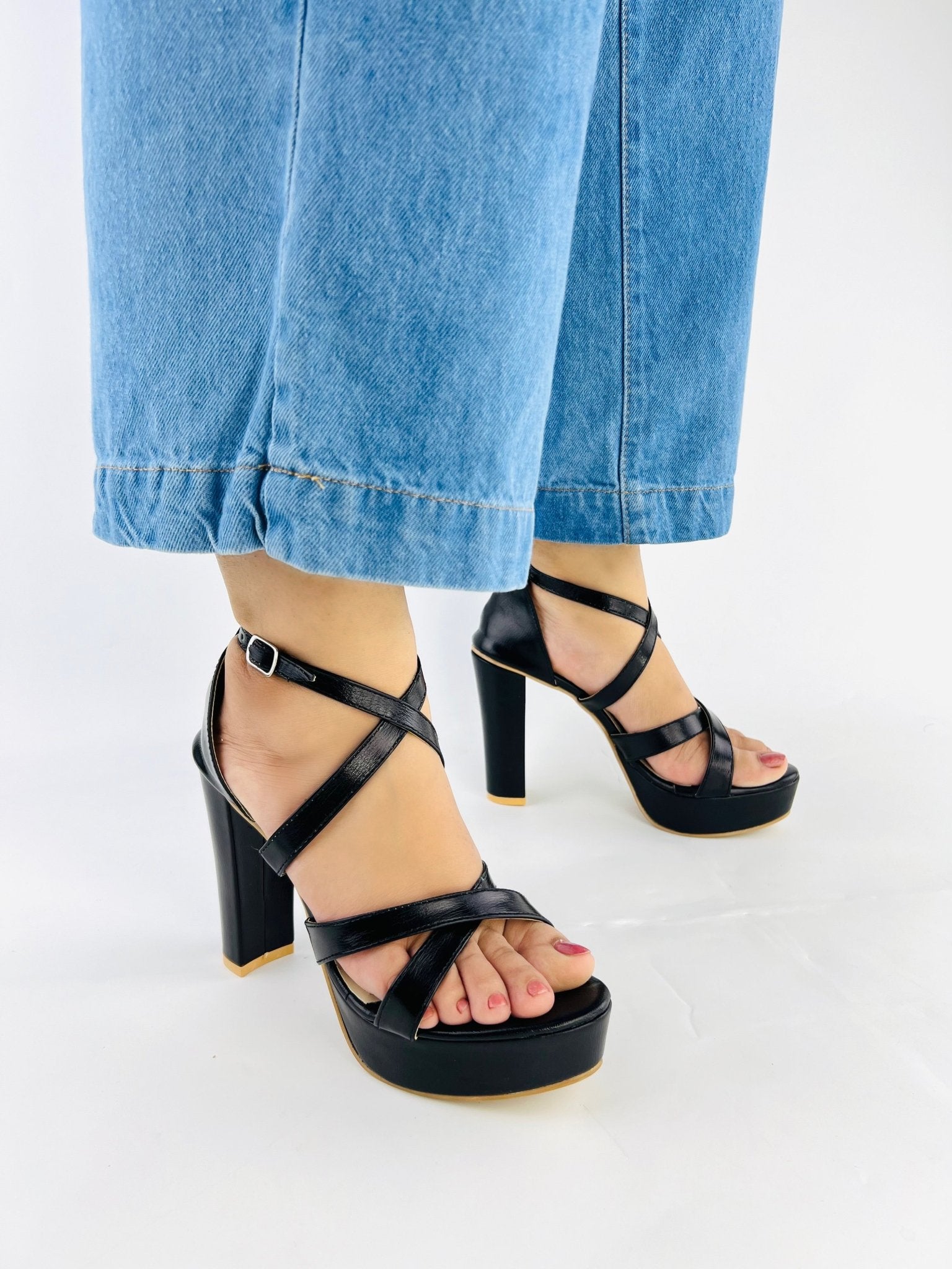 Strappy Black (11057) - Spunkz