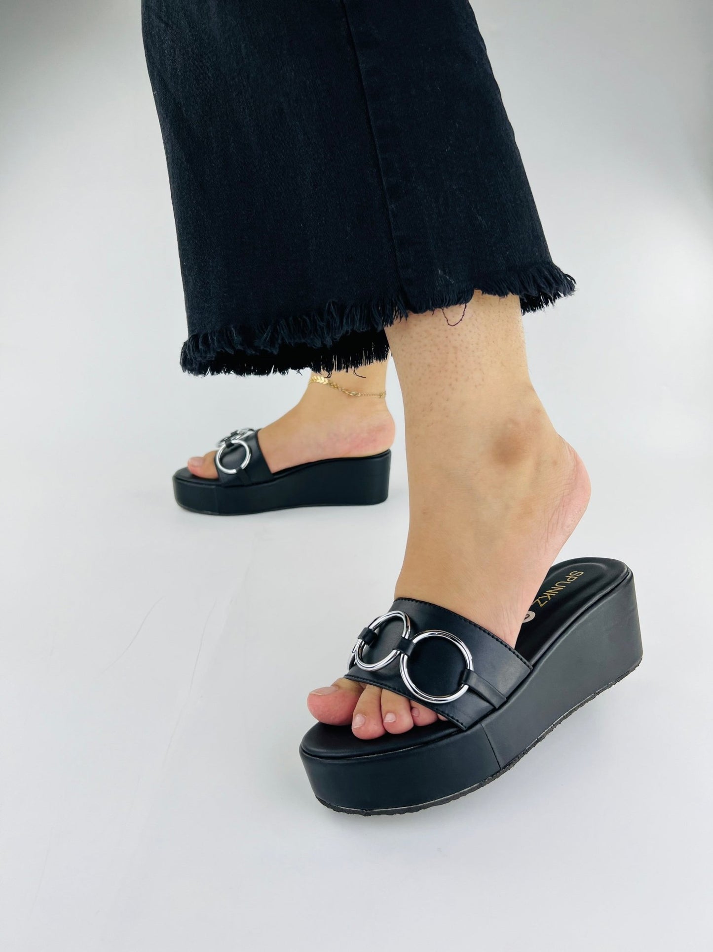 Chain Wedge Black (11041) - Spunkz