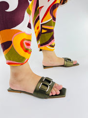 Chain Link Khaki Slippers - Spunkz