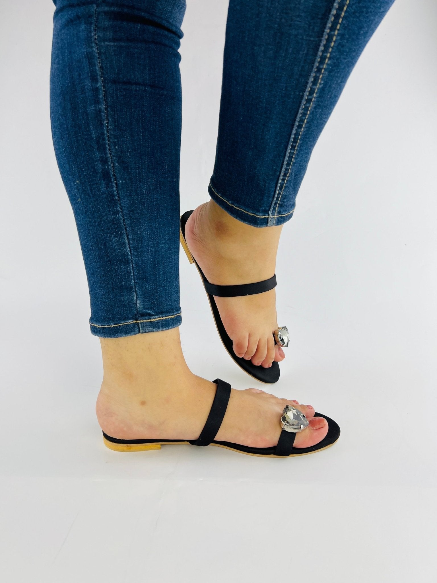 Heart Black Toe Ring Slides (11076) - Spunkz