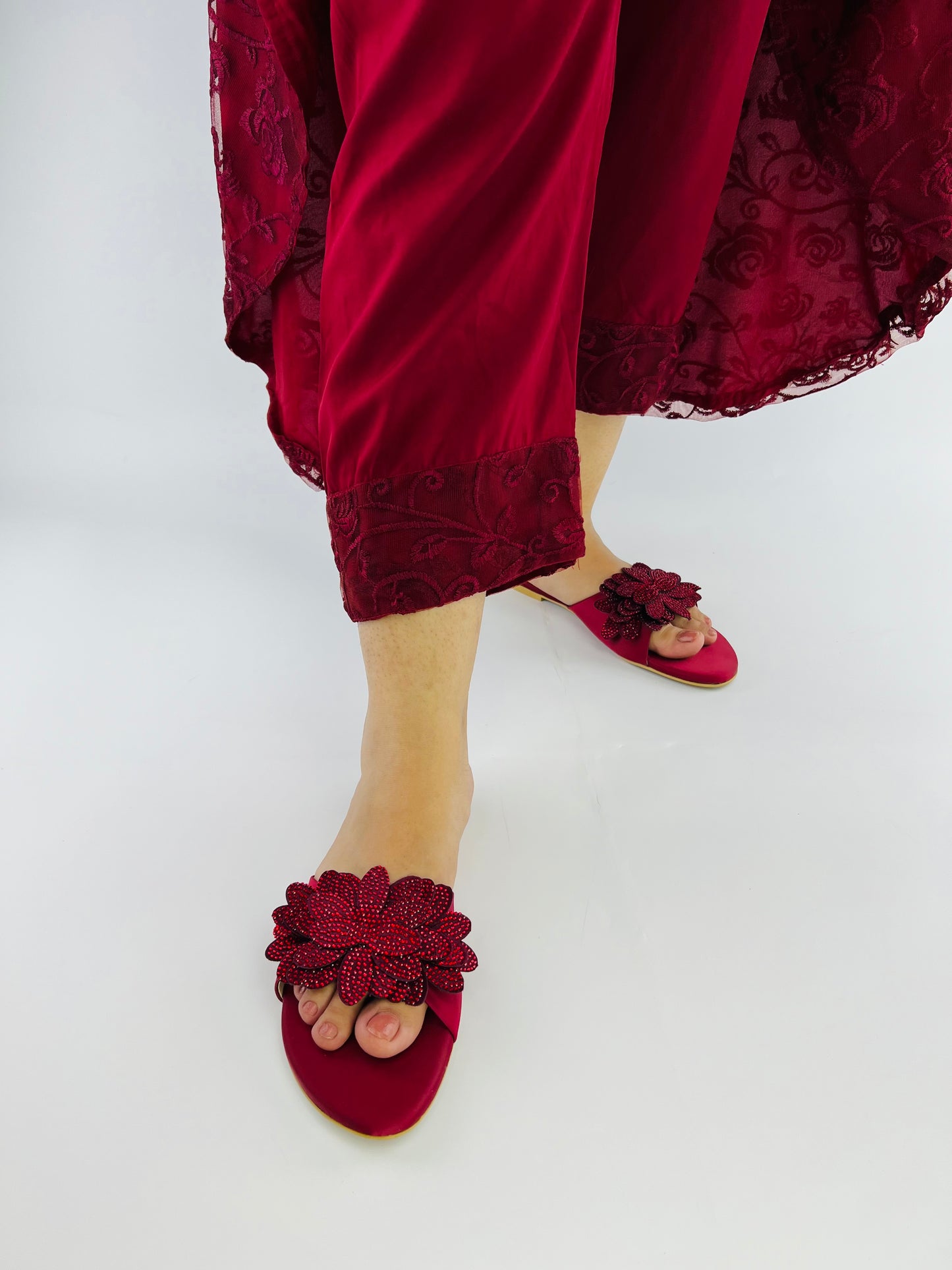 Melena Shiny Diamante Maroon Flower Rhinestone Decor Slides-11030