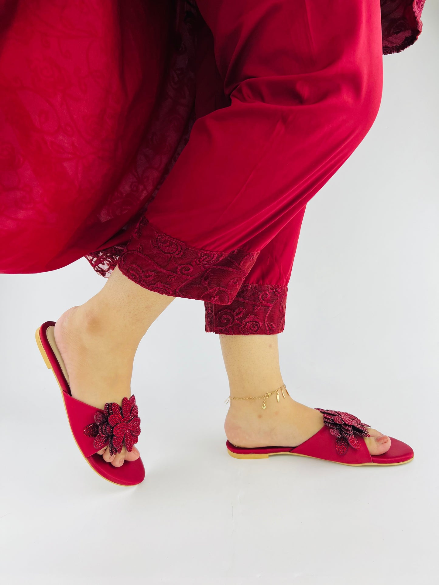 Melena Shiny Diamante Maroon Flower Rhinestone Decor Slides-11030