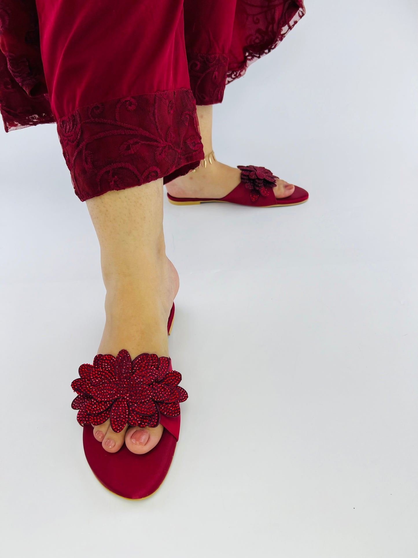 Melena Shiny Diamante Maroon Flower Rhinestone Decor Slides-11030