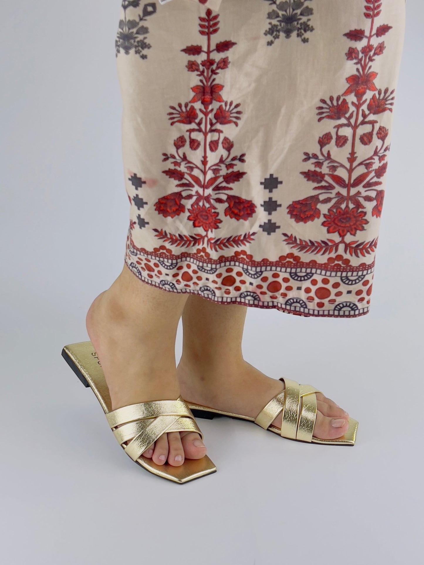 Criss - Cross Gold Flat Slides - Spunkz
