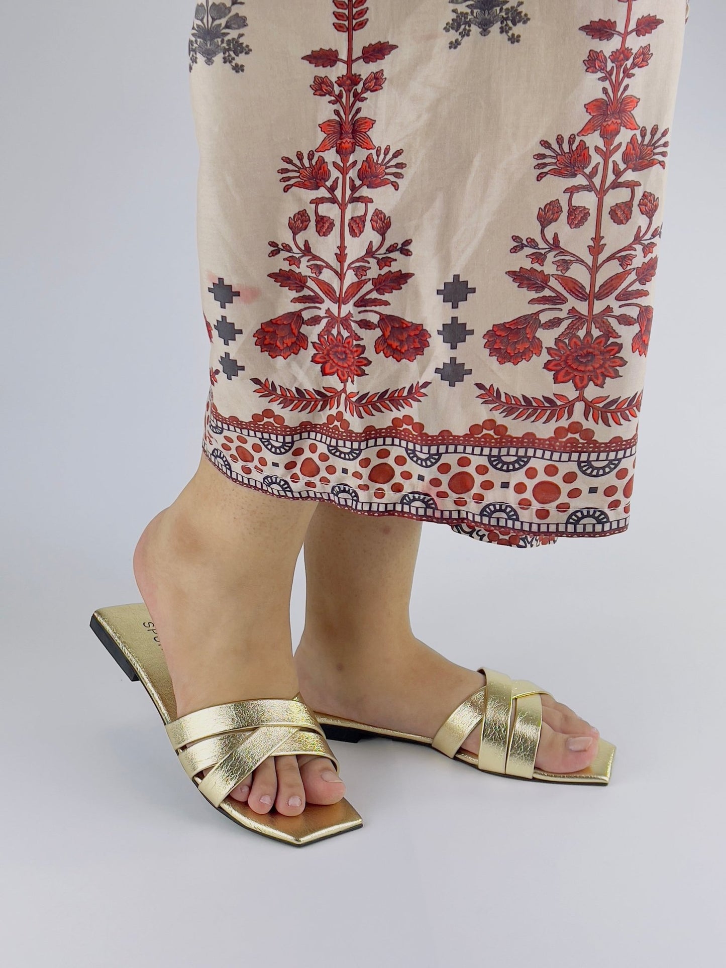 Criss - Cross Gold Flat Slides - Spunkz