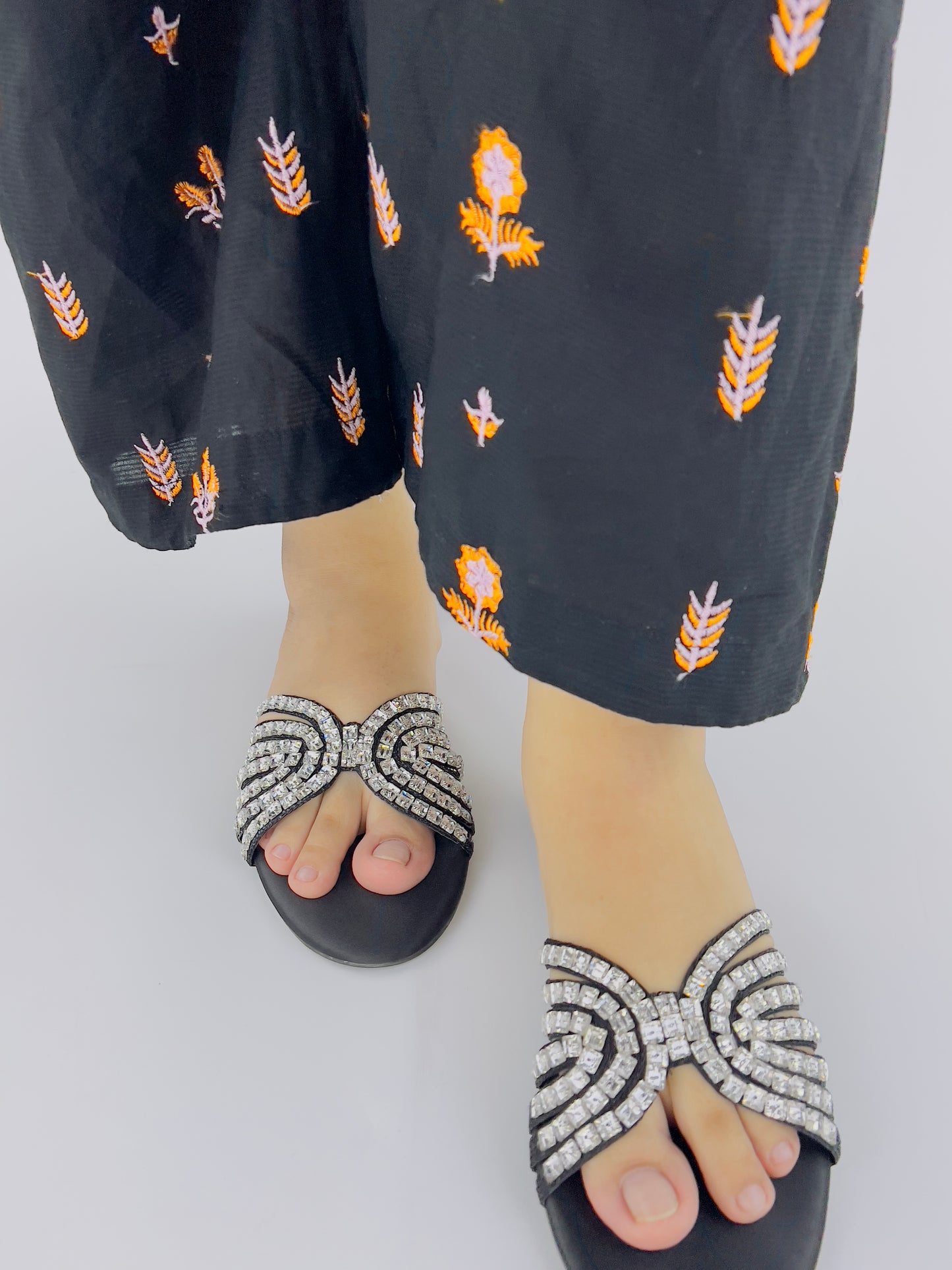 Jamie Black Flat Slippers (11035) - Spunkz