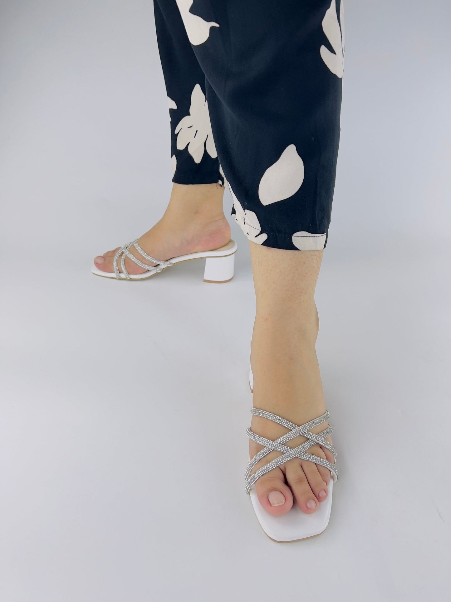 Alba White (11052) - Spunkz
