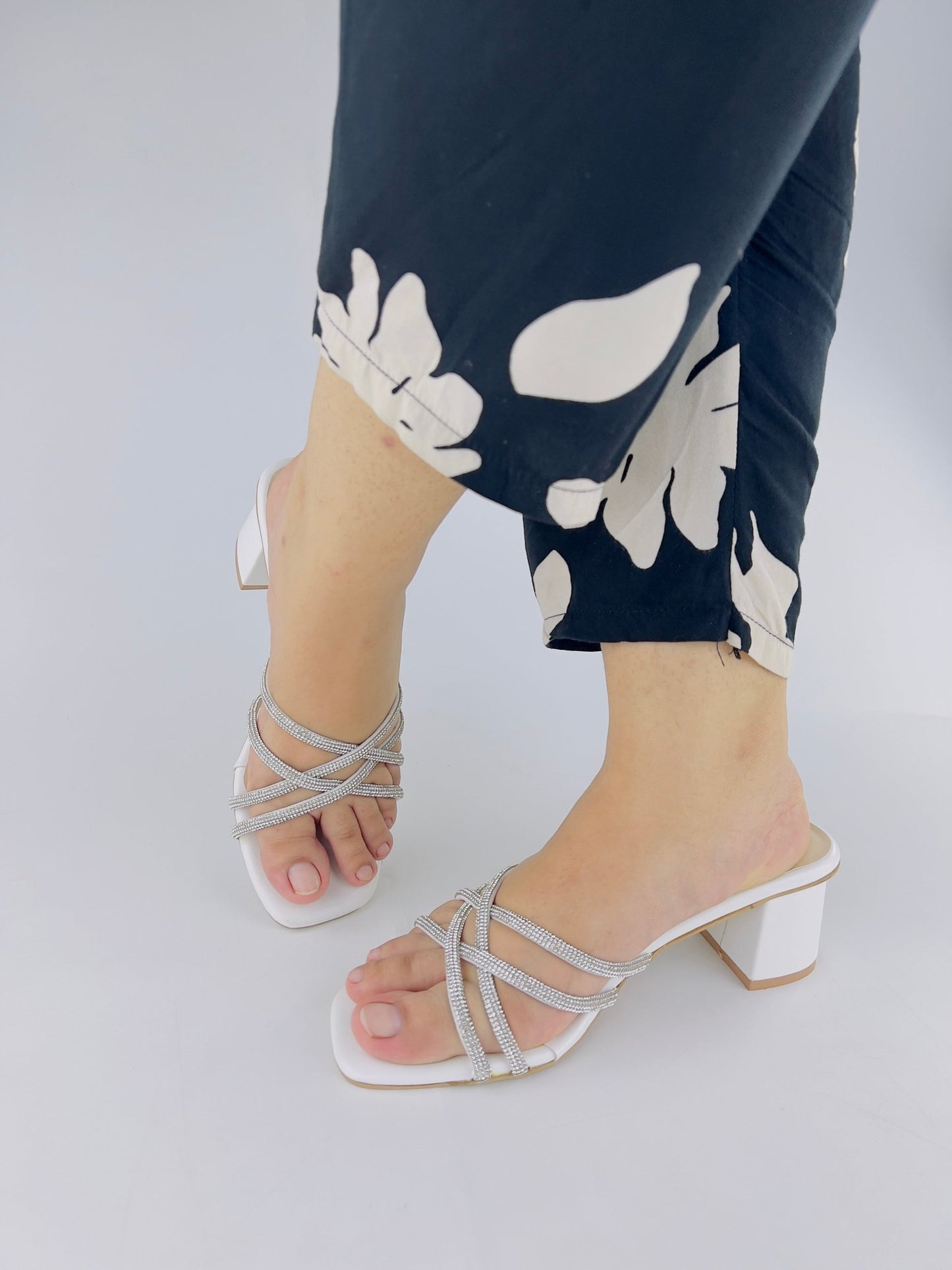 Alba White (11052) - Spunkz