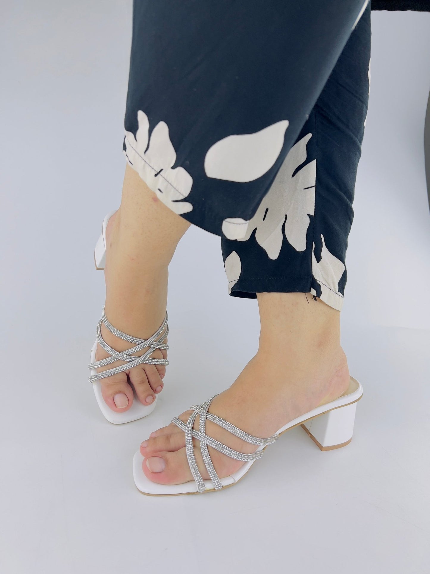 Alba White (11052) - Spunkz