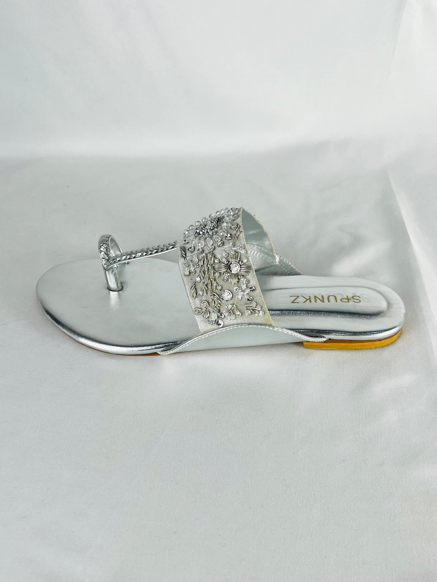 Kolhapuri Chappal (Silver) - Spunkz