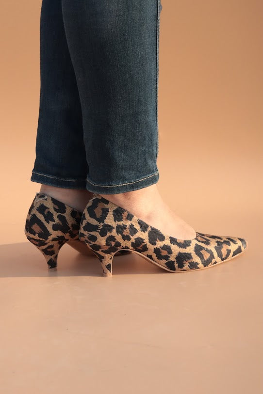 Leopard print pumps best sale