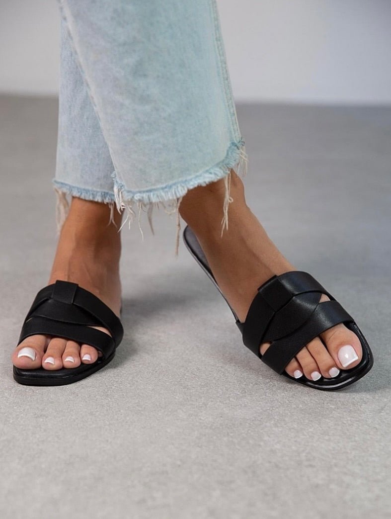 Criss cross Slippers - Spunkz