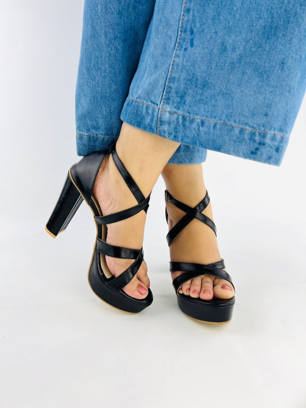 Strappy Black (11057) - Spunkz
