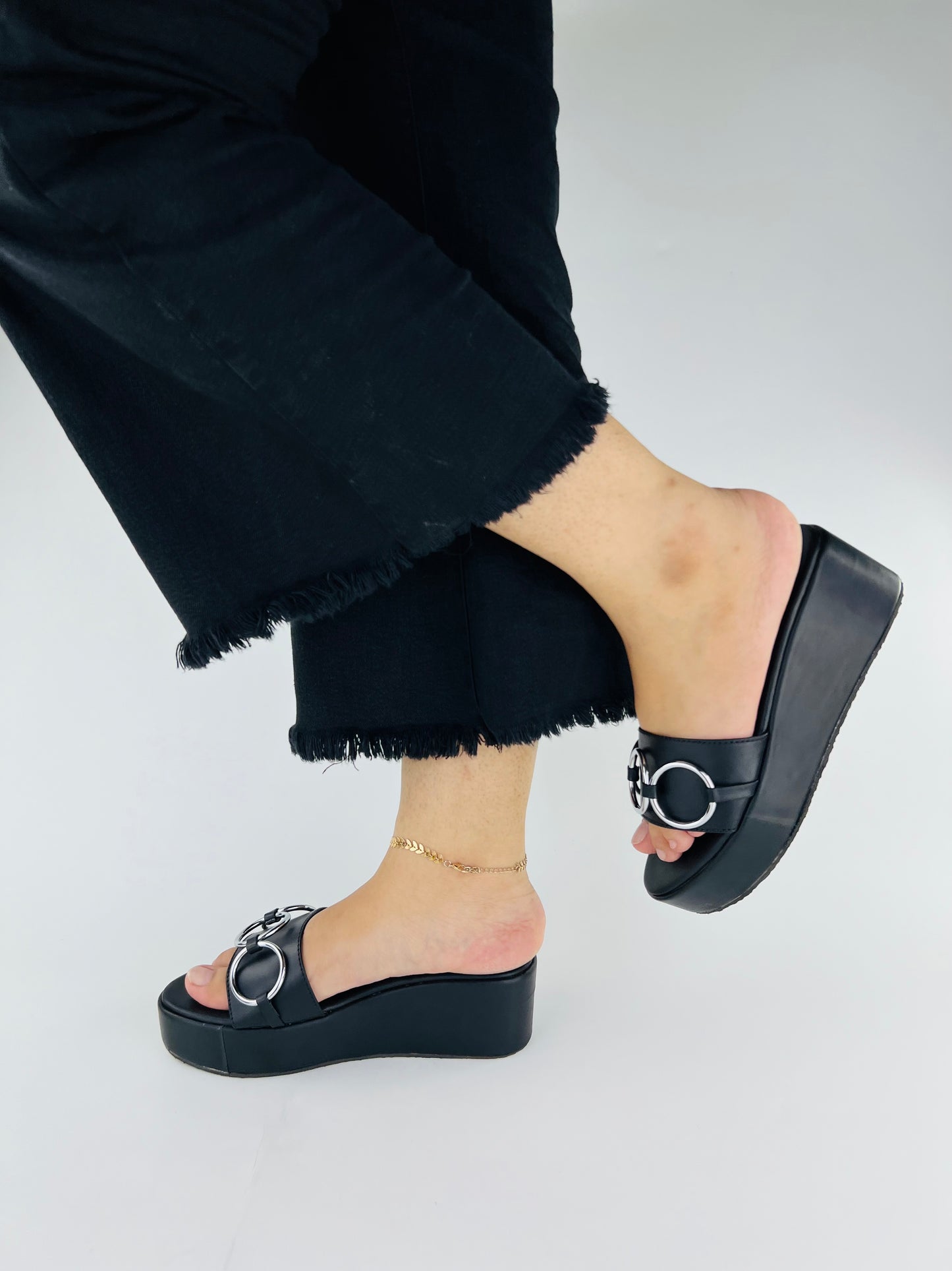 Spunkz Chain Link Wedge Slides in Black