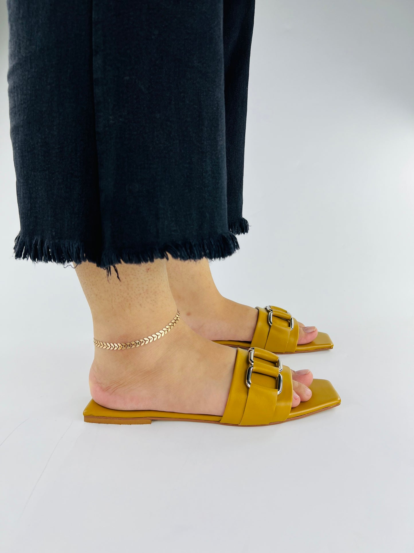 Ring Square Head Flat-Bottomed Mustard Flip Flops Slippers