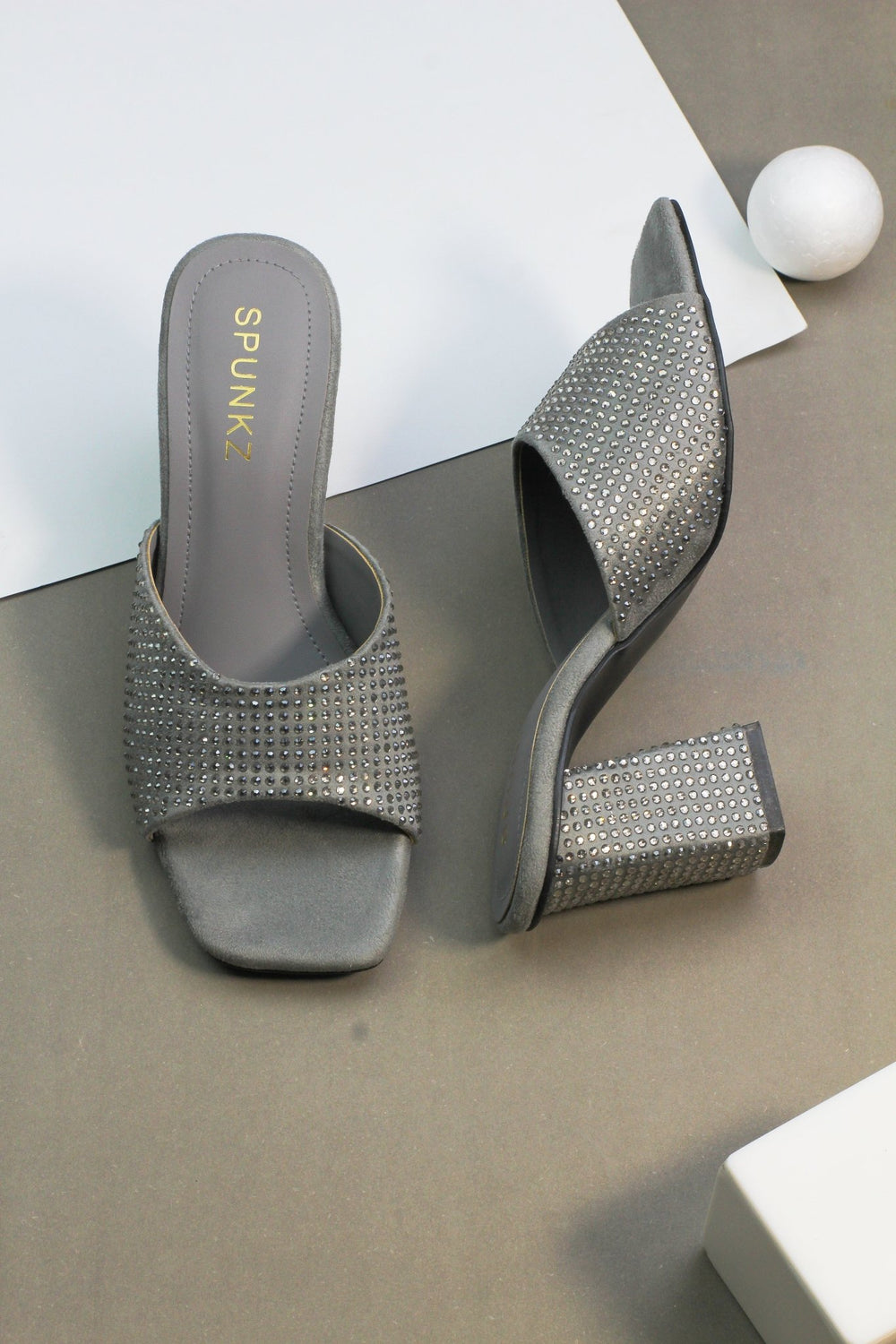 Anja Grey (11002) - Spunkz