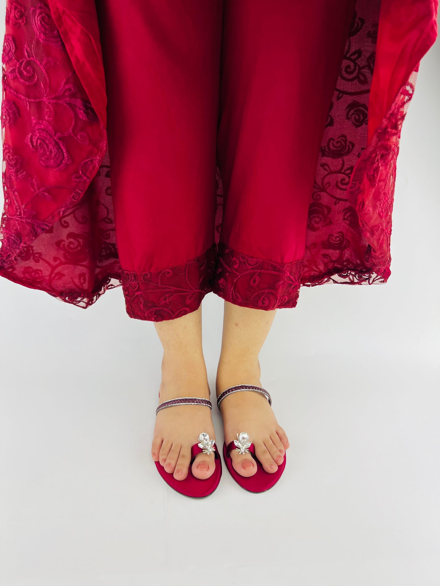 Maaya Toe Ring Diamond Bee Maroon Mash Scarlet Summer Flats