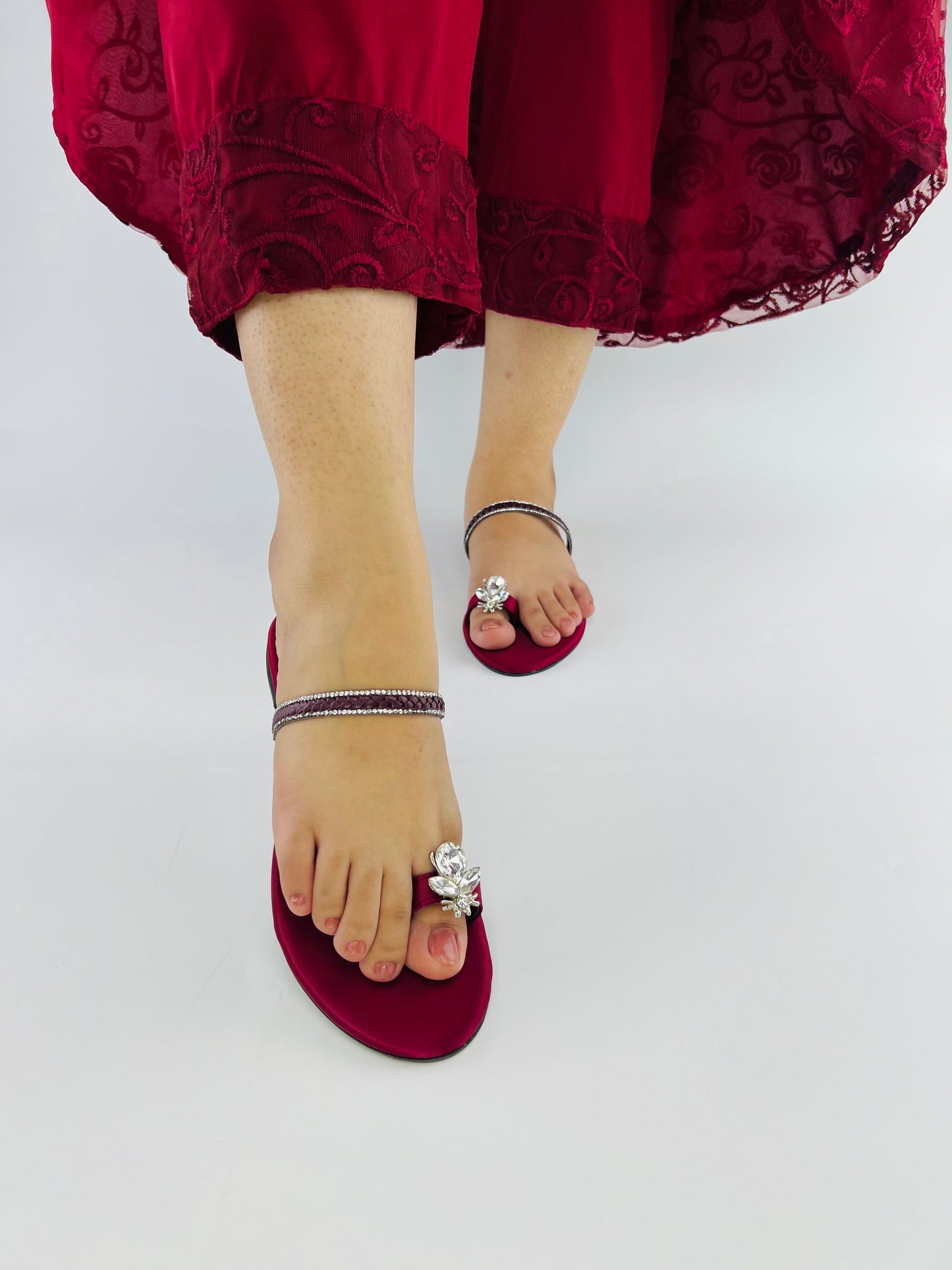 Maaya Toe Ring Diamond Bee Maroon Mash Scarlet Summer Flats