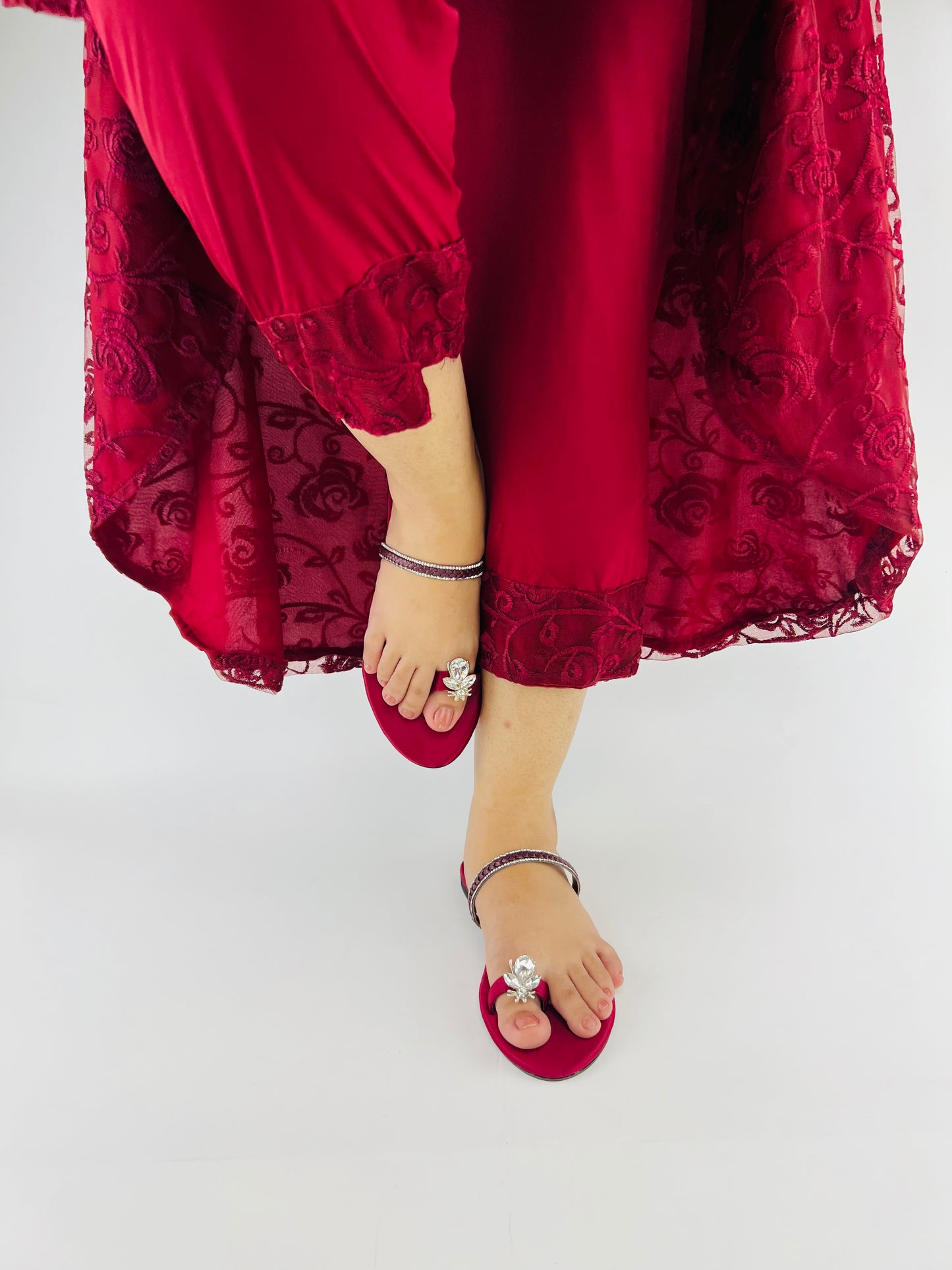 Maaya Toe Ring Diamond Bee Maroon Mash Scarlet Summer Flats