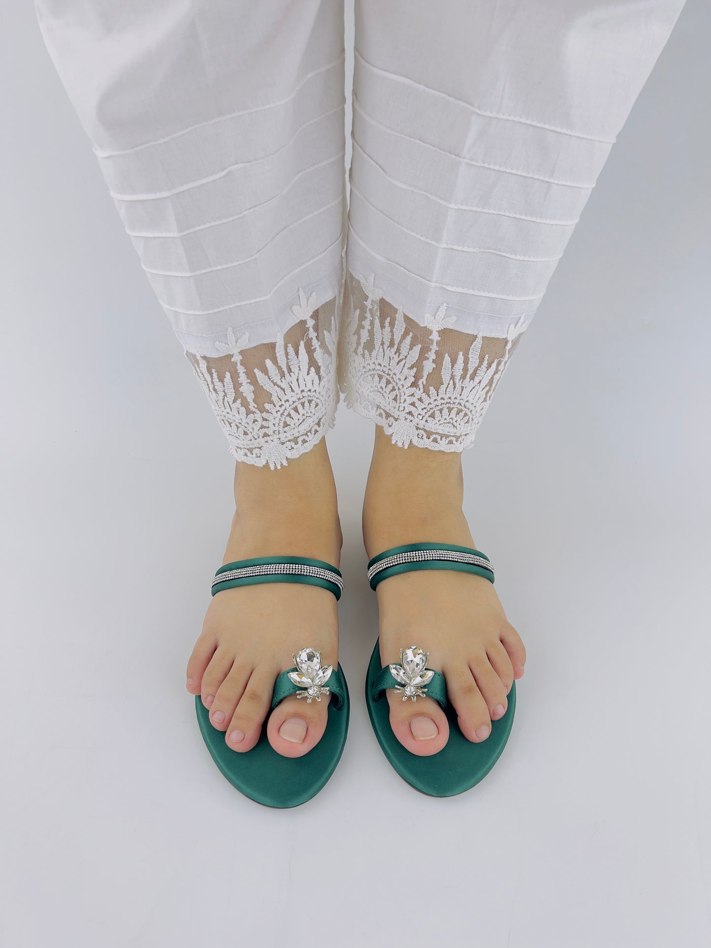 Charyl Green Toe Ring Rhinestone Bee Flats - Spunkz