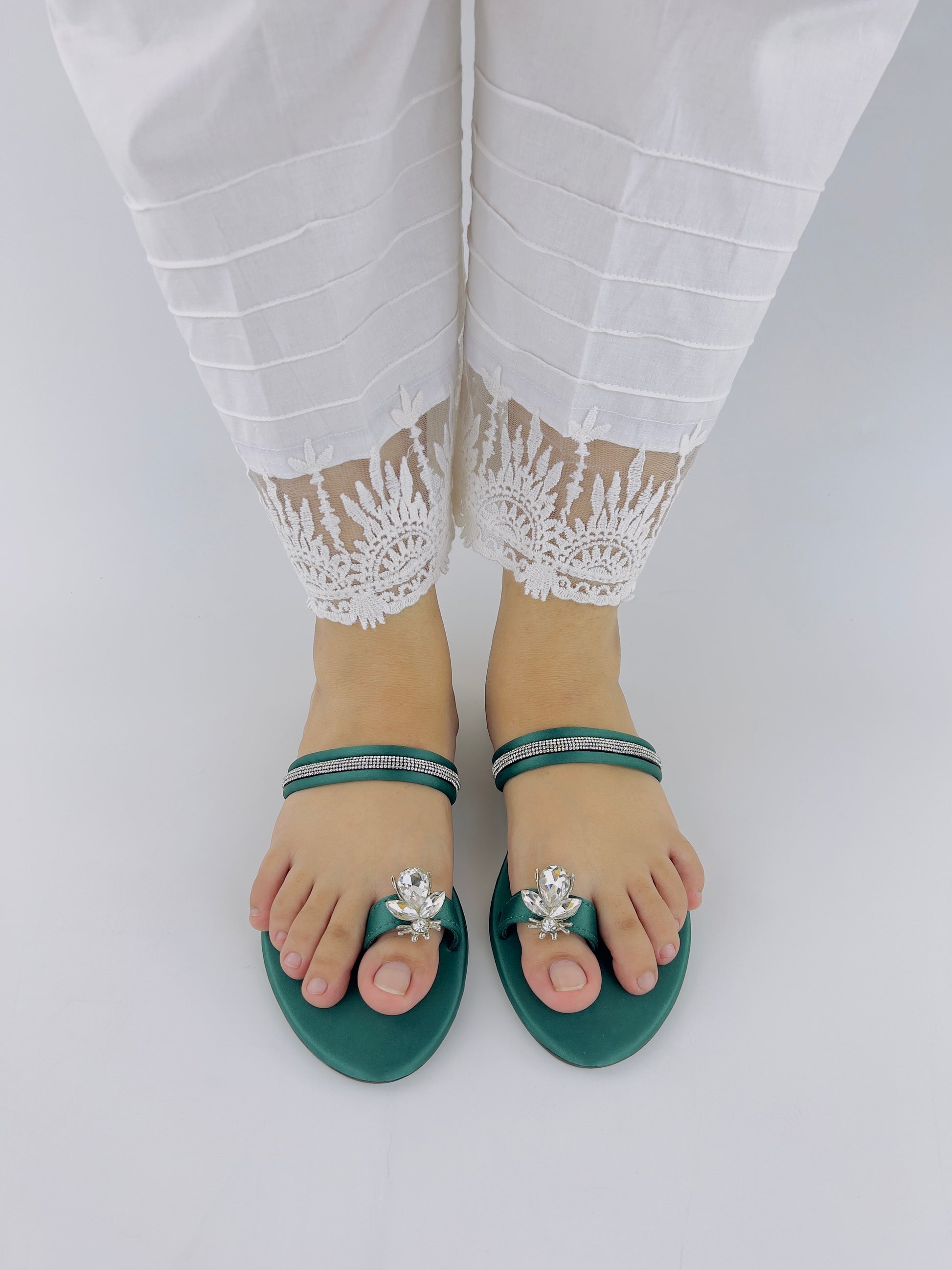 Charyl Green Toe Ring Rhinestone Bee Flats - Spunkz