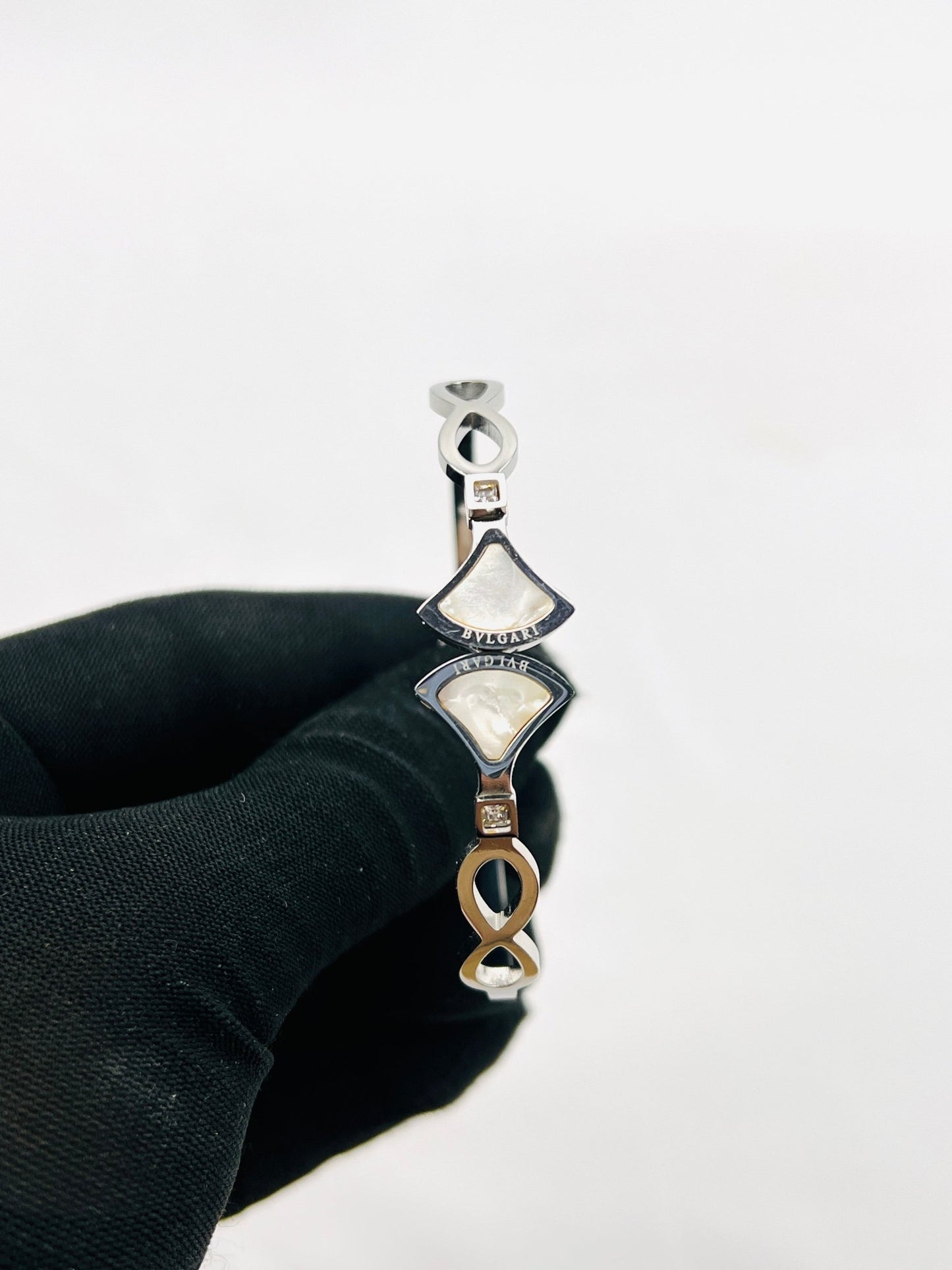 Gold Bracelets in Pakistan - Spunkz