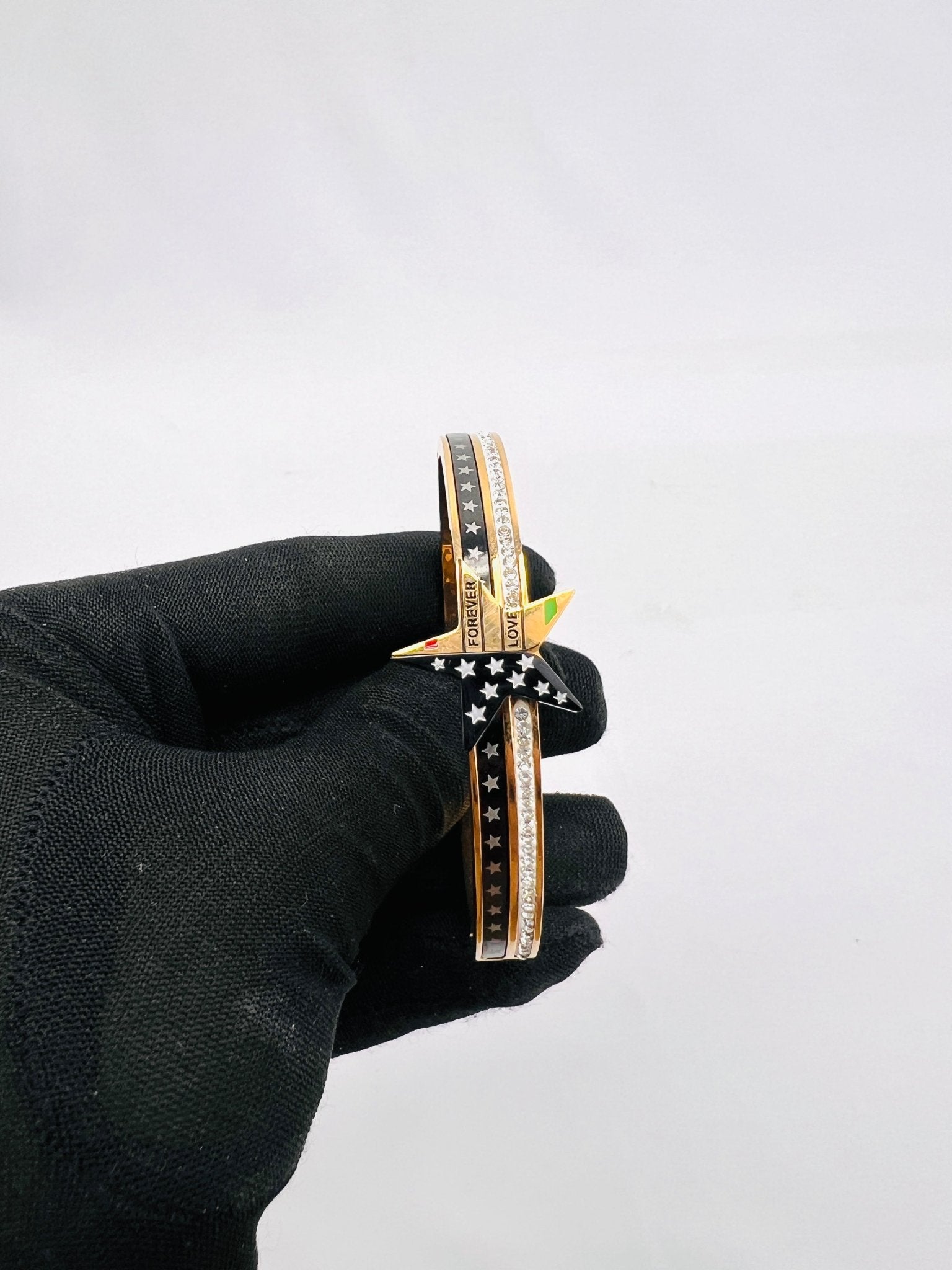 Gold Bracelets in Pakistan - Spunkz