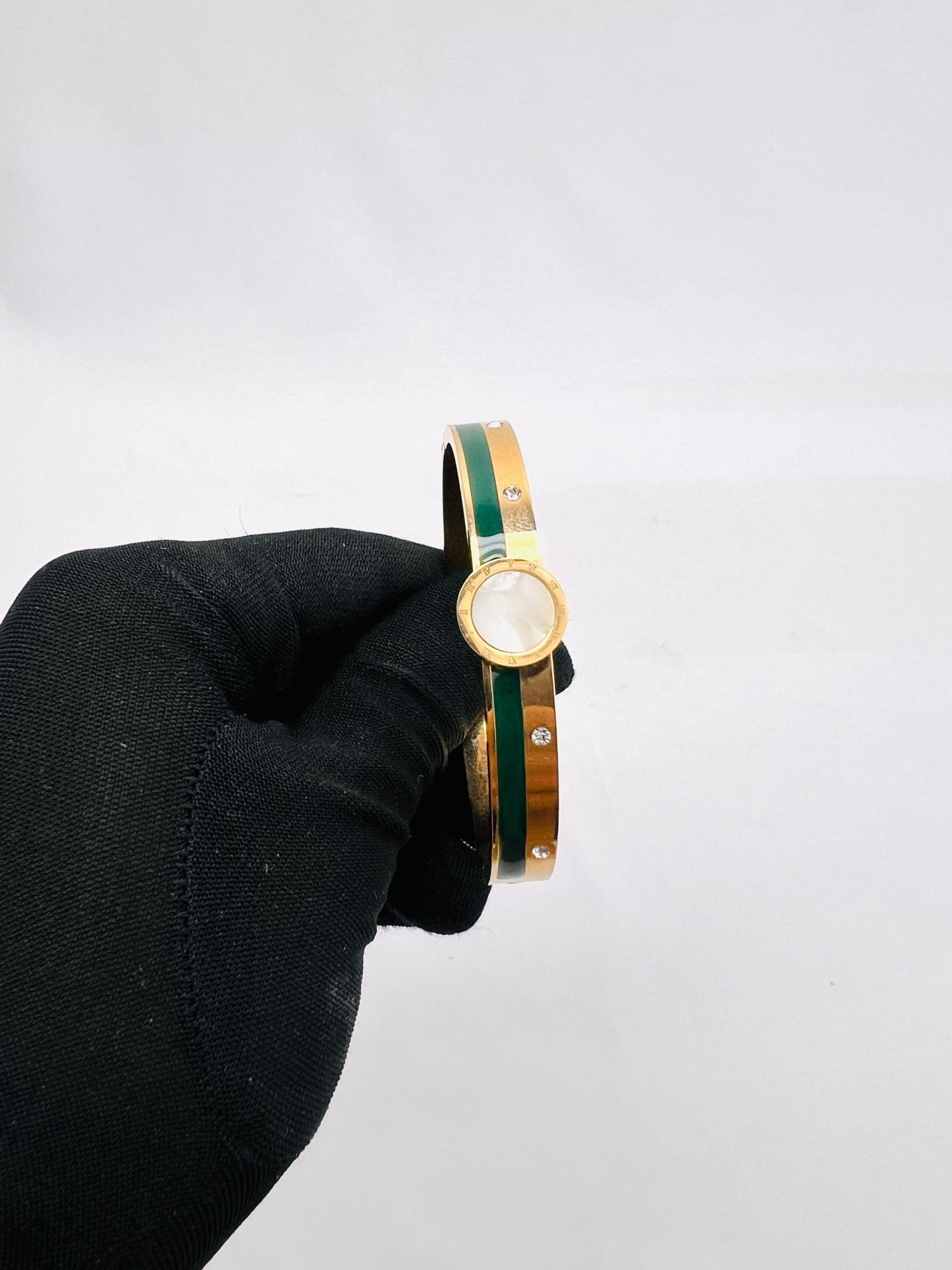 Gold Bracelets in Pakistan - Spunkz