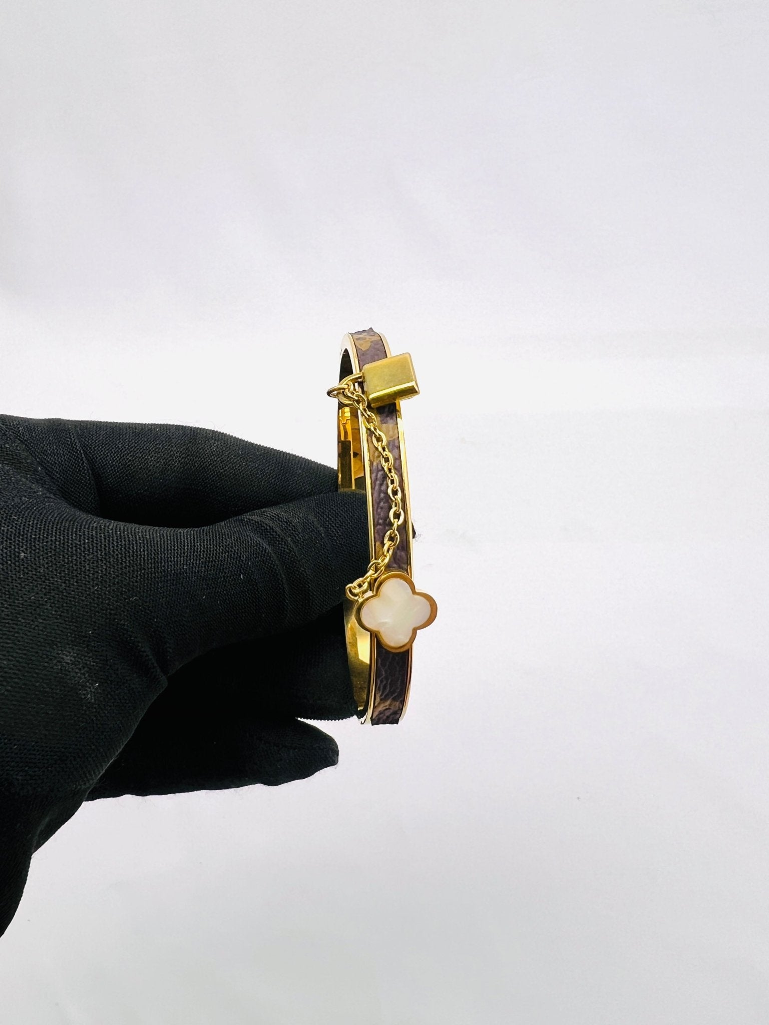 Gold Bracelets in Pakistan - Spunkz