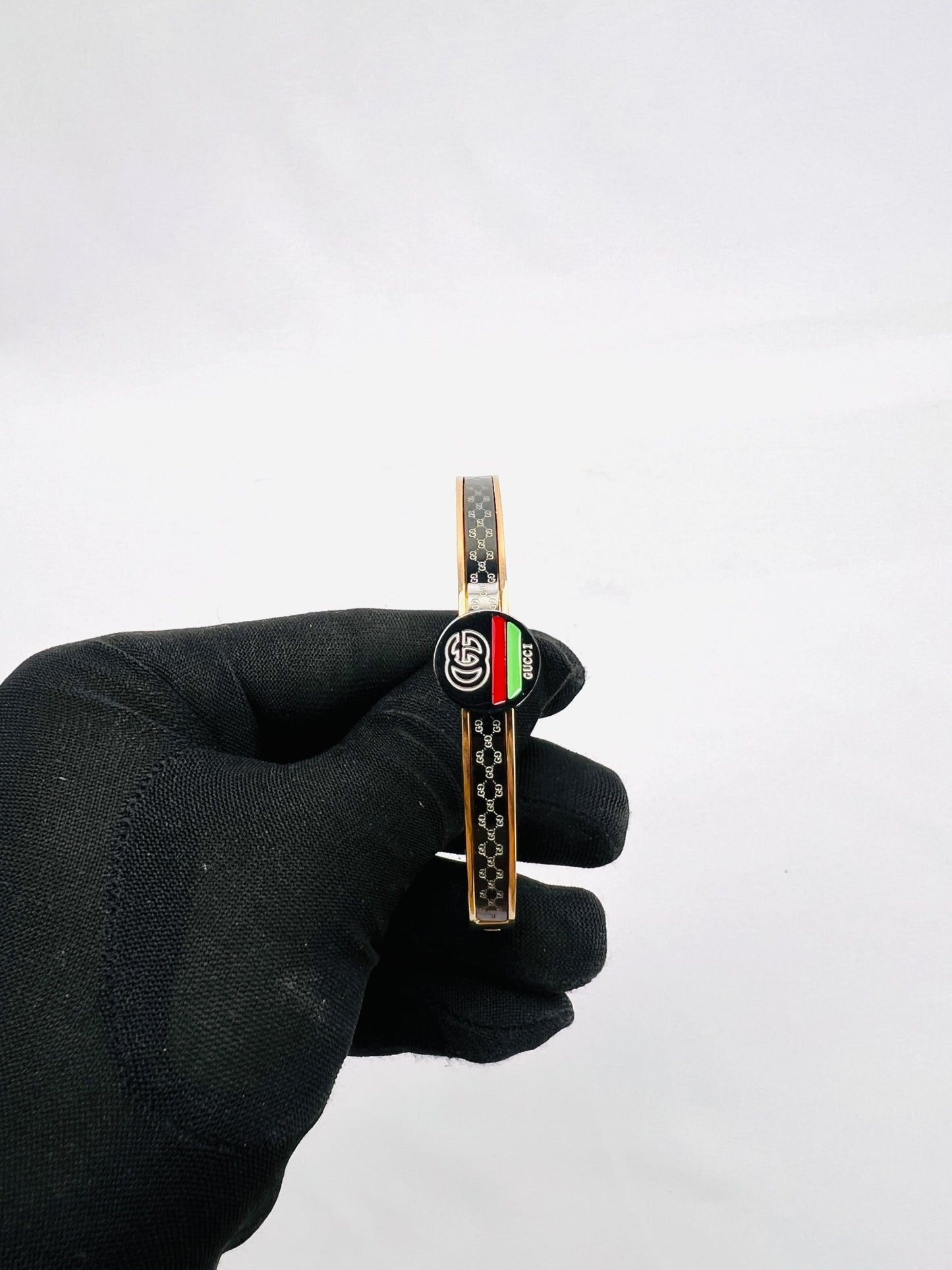 Gold Bracelets in Pakistan - Spunkz