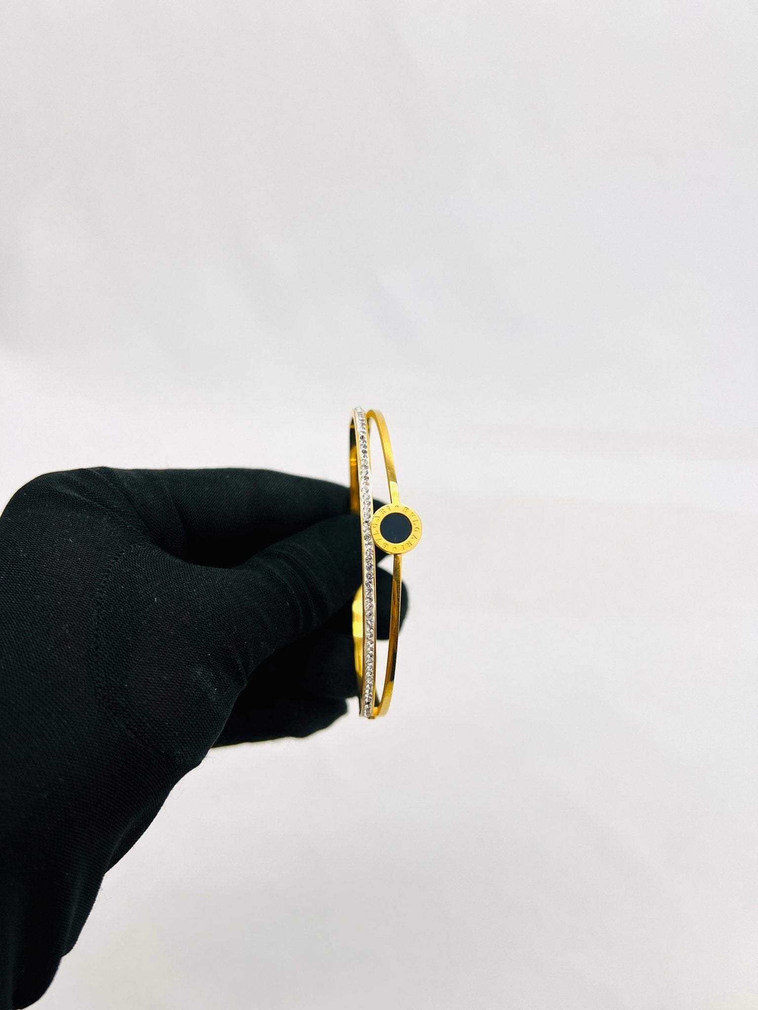 Gold Bracelets in Pakistan - Spunkz