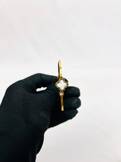 Gold Bracelets in Pakistan - Spunkz