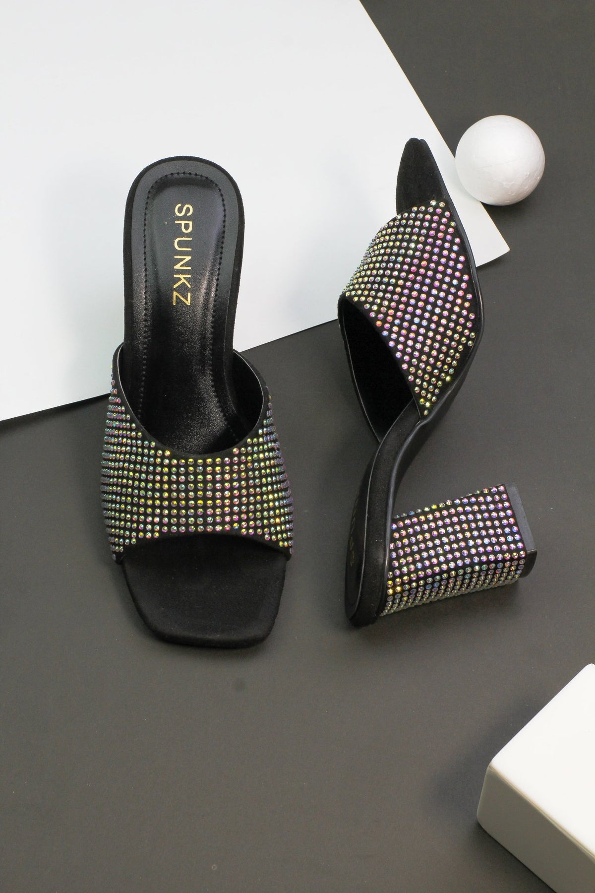 Anja Black (11002) - Spunkz