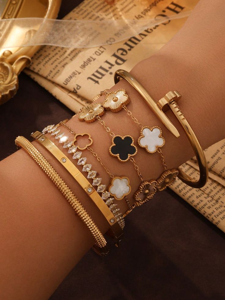 Gold Bracelets in Pakistan - Spunkz